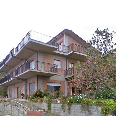 Casa Indipendente Immersa Nel Verde Di Querce E Ulivi Летний дом Джоиоза-Мареа