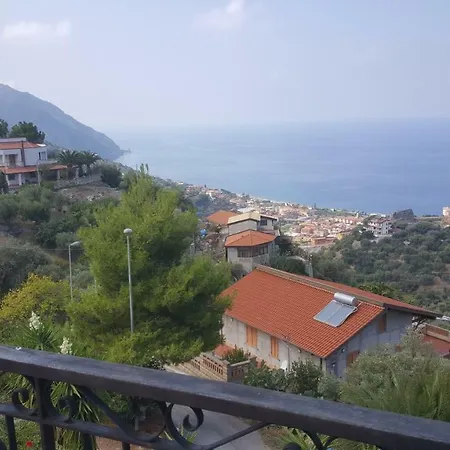 Casa Indipendente Immersa Nel Verde Di Querce E Ulivi Летний дом Джоиоза-Мареа