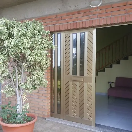 Casa Indipendente Immersa Nel Verde Di Querce E Ulivi Летний дом *